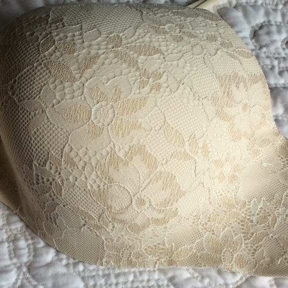 EUC Victoria's Secret bra - Picture 4 of 4